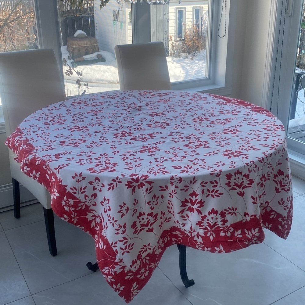 C
Cheery Red & White Floral Print Square Cotton Tablecloth W 49.5” x L 64”